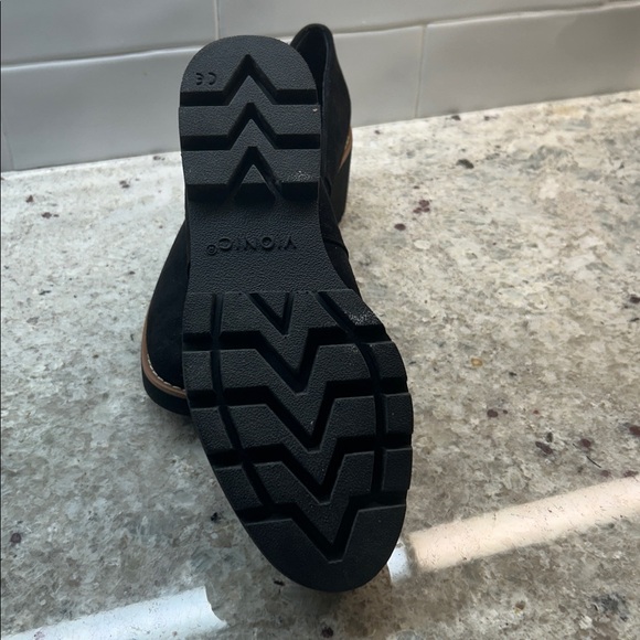 Shoes - Picture 3 of 4